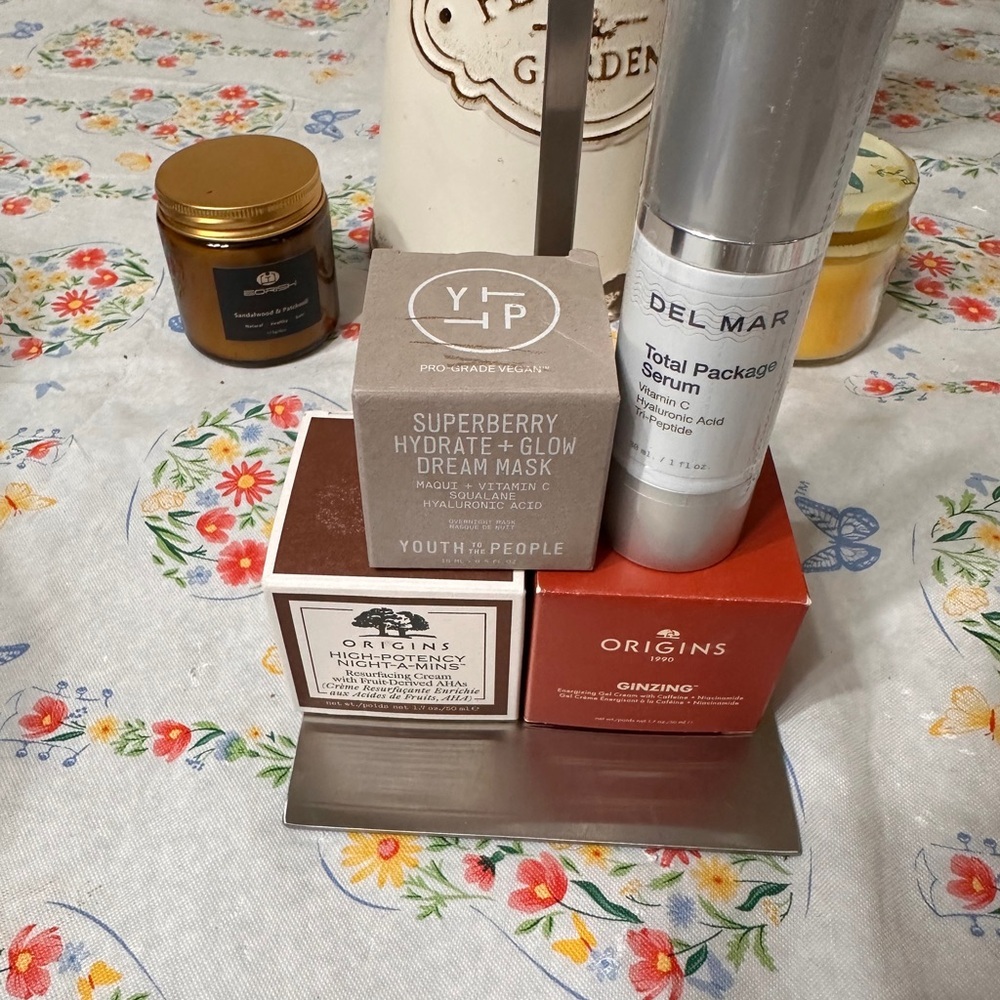 Superberry Hydrate + Glow Dream Mask bundle includes origins and Del Mar serum